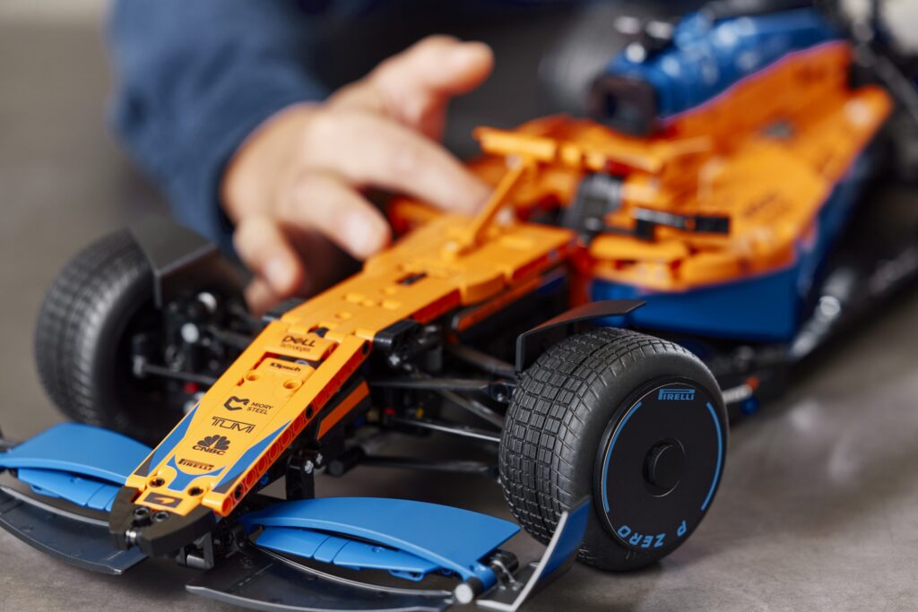 LEGO Bricks in Bits review revision set McLaren Formula 1 set Technic anuncio reveal Lando Norris Daniel Ricciardo 42141