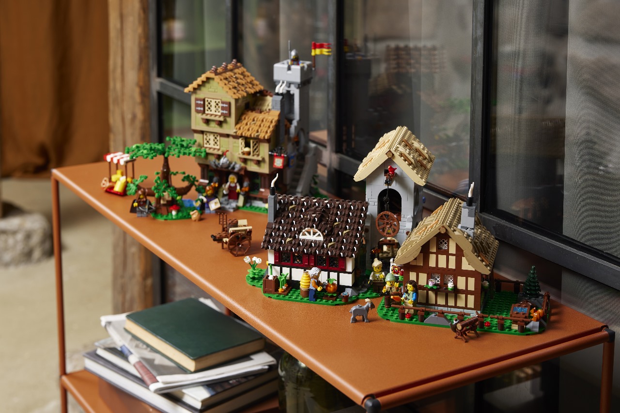 Lanzamiento: LA PLAZA DEL PUEBLO MEDIEVAL DE LEGO® ICONS